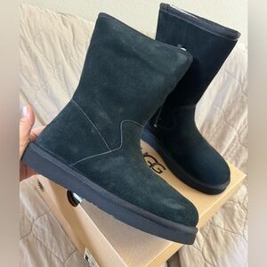 NIB UGG Women’s Celvin black boots Size 6